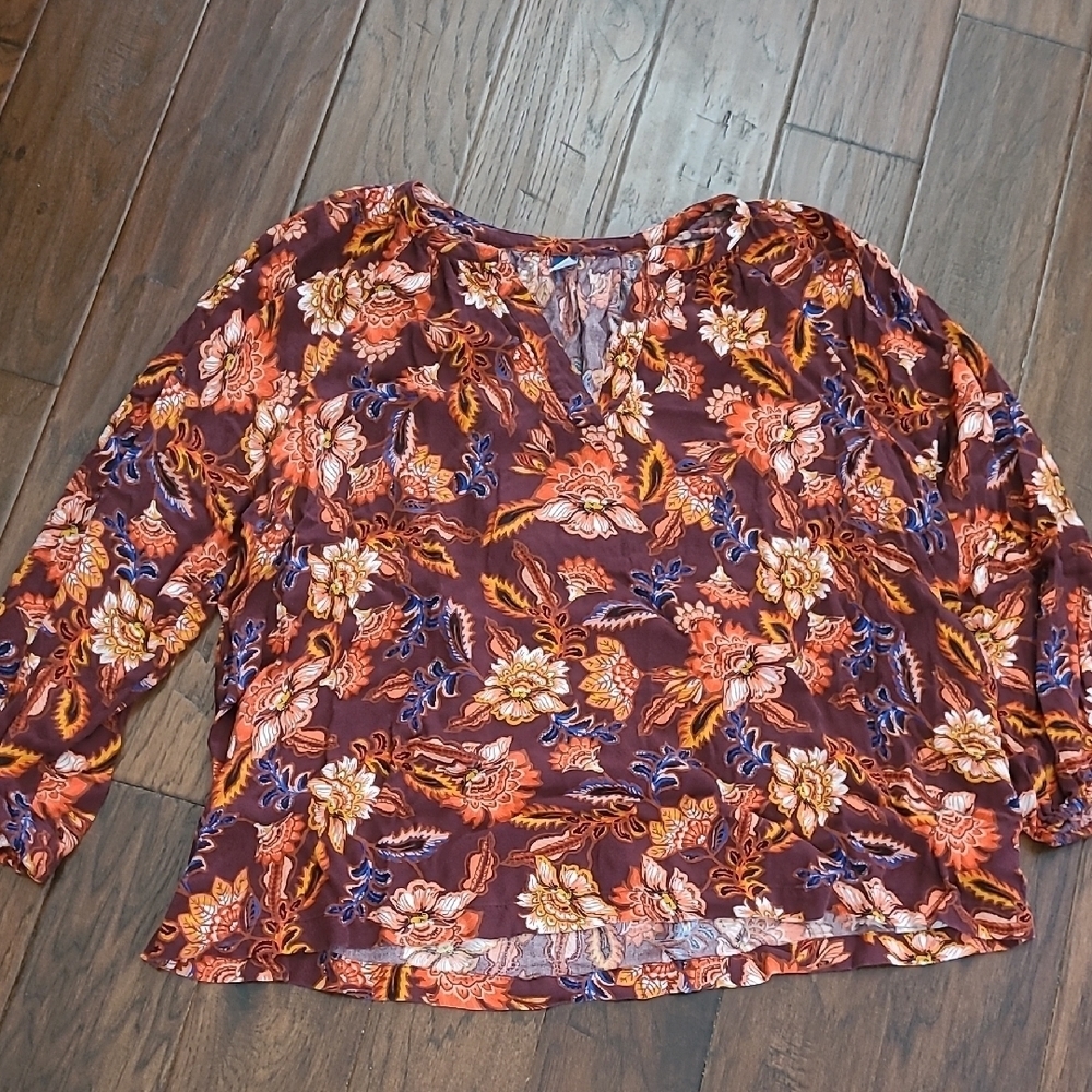 Old Navy Floral V-neck Top size XXL
